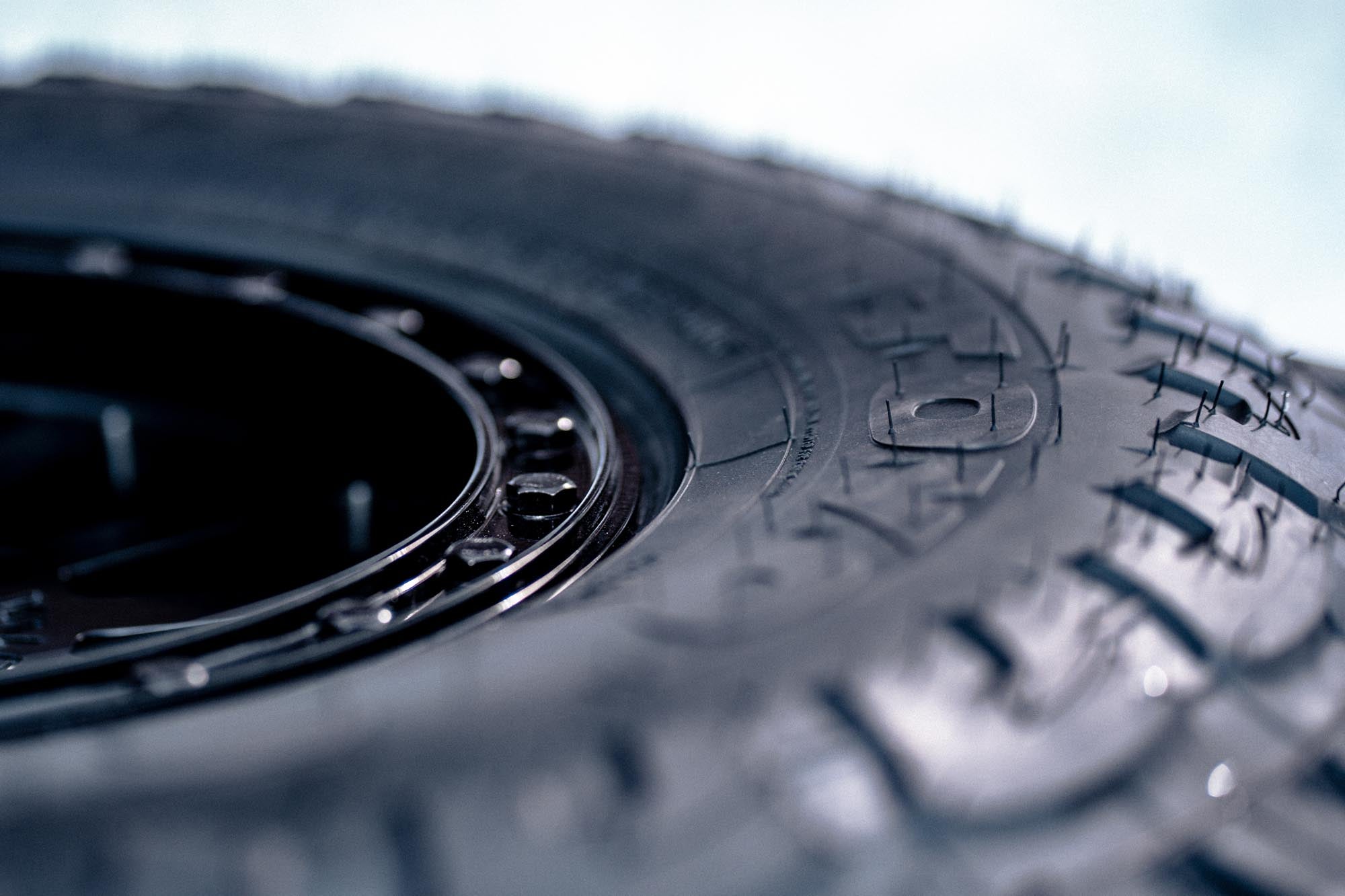 close up beadlock wheel on tire beadlock ring